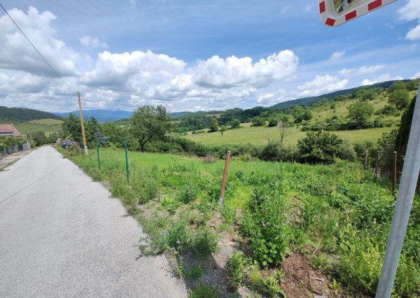 Na predaj pozemky vhodné na výstavbu rodinného domu, chaty.